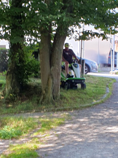 "Röhr-Weiher-Park" an der Bushalte Westerburgerstrasse